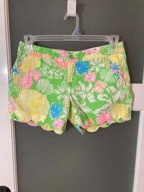 Lilly Pulitzer 5” Hibiscus Stroll Floral Scalloped Buttercup Shorts - Size 4
